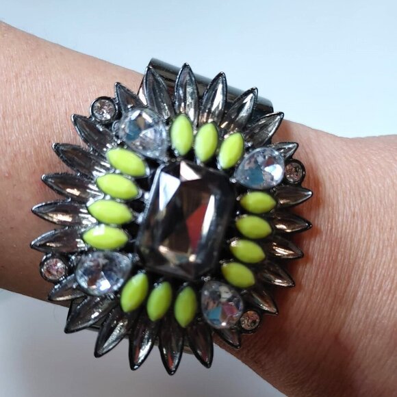 3/$30 Womens Bracelet Statement Cuff Starburst Flower Acrylic Rhinestone Estate - Picture 6 of 10